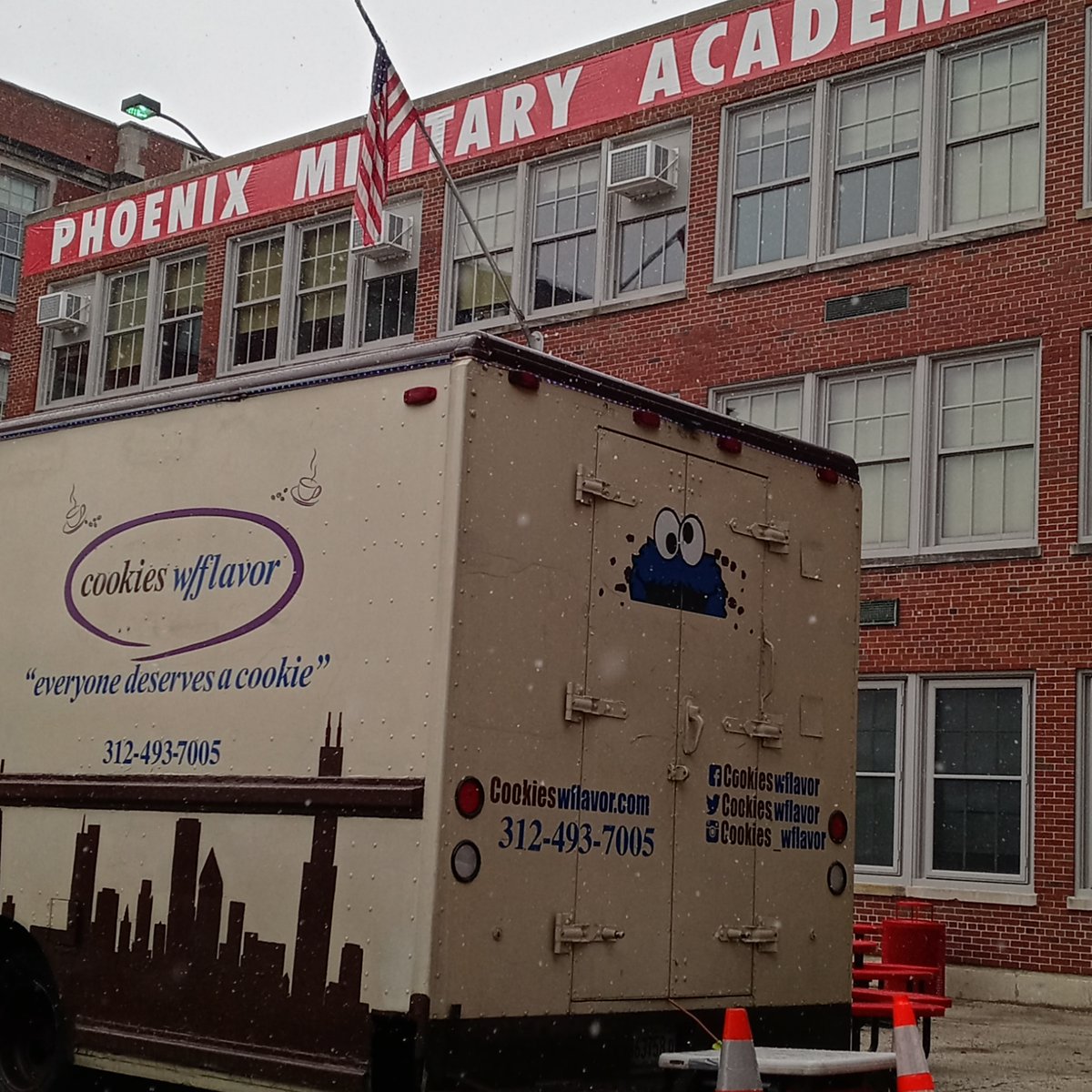 cookieswflavor's tweet photo. Out at #phoenixmilitaryacademy for the #IDTA Dance And Flag Competition. Always a good day for #HotDrinks and #SweetTreats 
#cookieswflavor #foodtrucks #chicagoproud #foodies #CPS #sweetstruck #coffee #hotchocolate #brownies #croissants #smoothies https://t.co/V2jLeWdffq