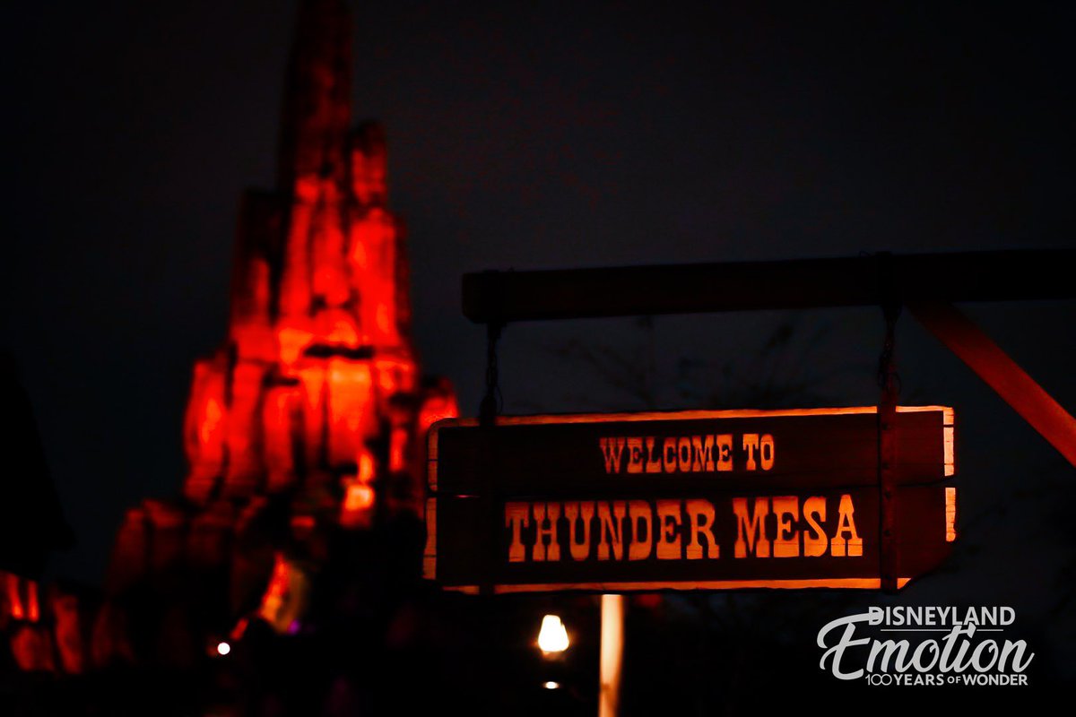 DisneyEmotion's tweet photo. ✨ LIVE

Oserez-vous vous aventurer au cœur de Thunder Mesa à la nuit tombée ? 👻

#DisneylandParis #Frontilerland #DisneylandPark #DisneyParks #Disneyland https://t.co/fq5QbfOzXl
