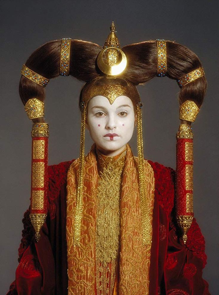 Oti Mabuse seems to be channeling Queen Amidala. @OtiMabuseOrg #otimabuse #dancingonice @dancingonice