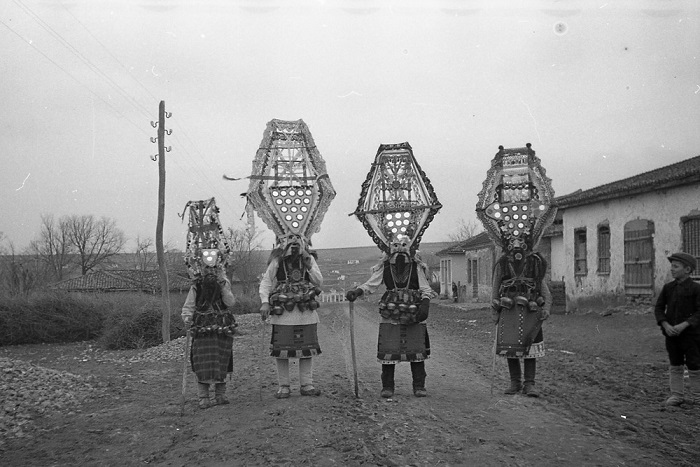 New paper on Bulgarian mumming and its relation to national heritage
seminar-bg.eu/spisanie-semin…
(photo: Archive of IEFSEM – BAS / British Library)