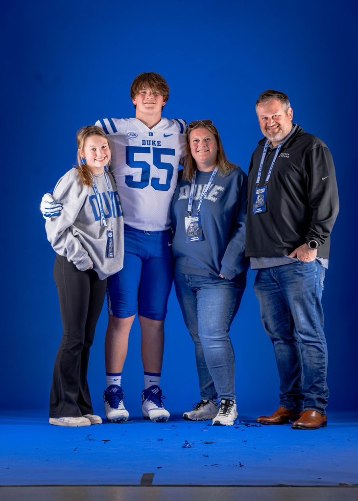 It was an amazing day at Duke!  Thank you <a href="/DukeFOOTBALL/">Duke Football</a> <a href="/CoachMikeElko/">Coach Mike Elko</a> <a href="/CoachCushing/">Adam Cushing</a> <a href="/kjfbcoach/">Kevin Johns</a> @LukeShivelyDU @sewak_DU @JazJohnson425 <a href="/kaylajhudson/">Kayla Hudson</a> for an unforgettable experience!