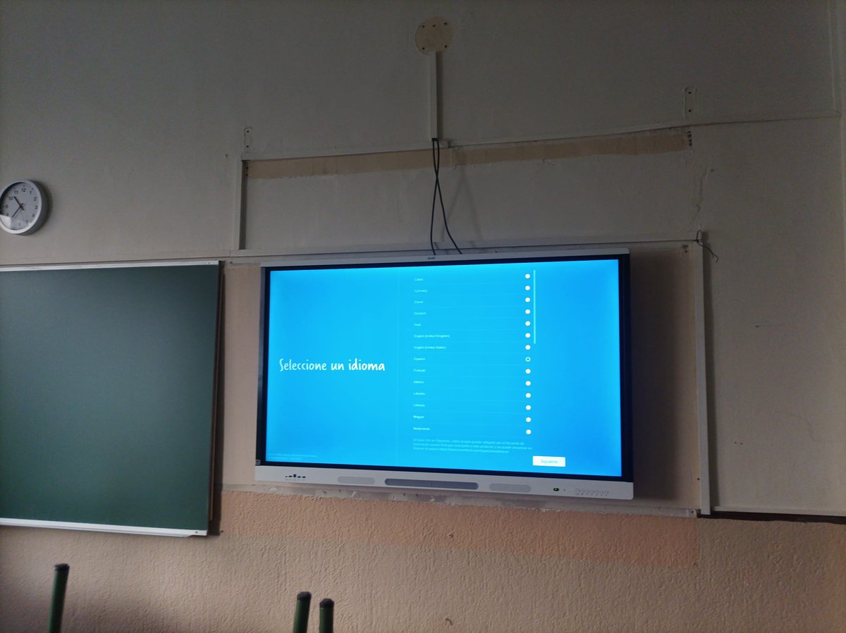 Desde la AMPA, se ha realizado una donación al colegio para la compra de 3 pantallas digitales que sustituirán a los ordenadores y proyectores de las clases de la ESO. 👉🏼 Más información en la Plataforma. #EspírituDeFamiliaJesúsMaría