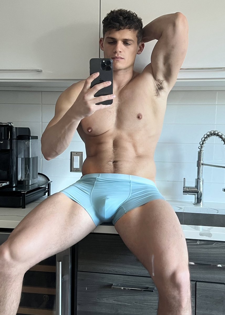 jacksonriiigz's tweet photo. 1st or second? https://t.co/whZAGQvwsl