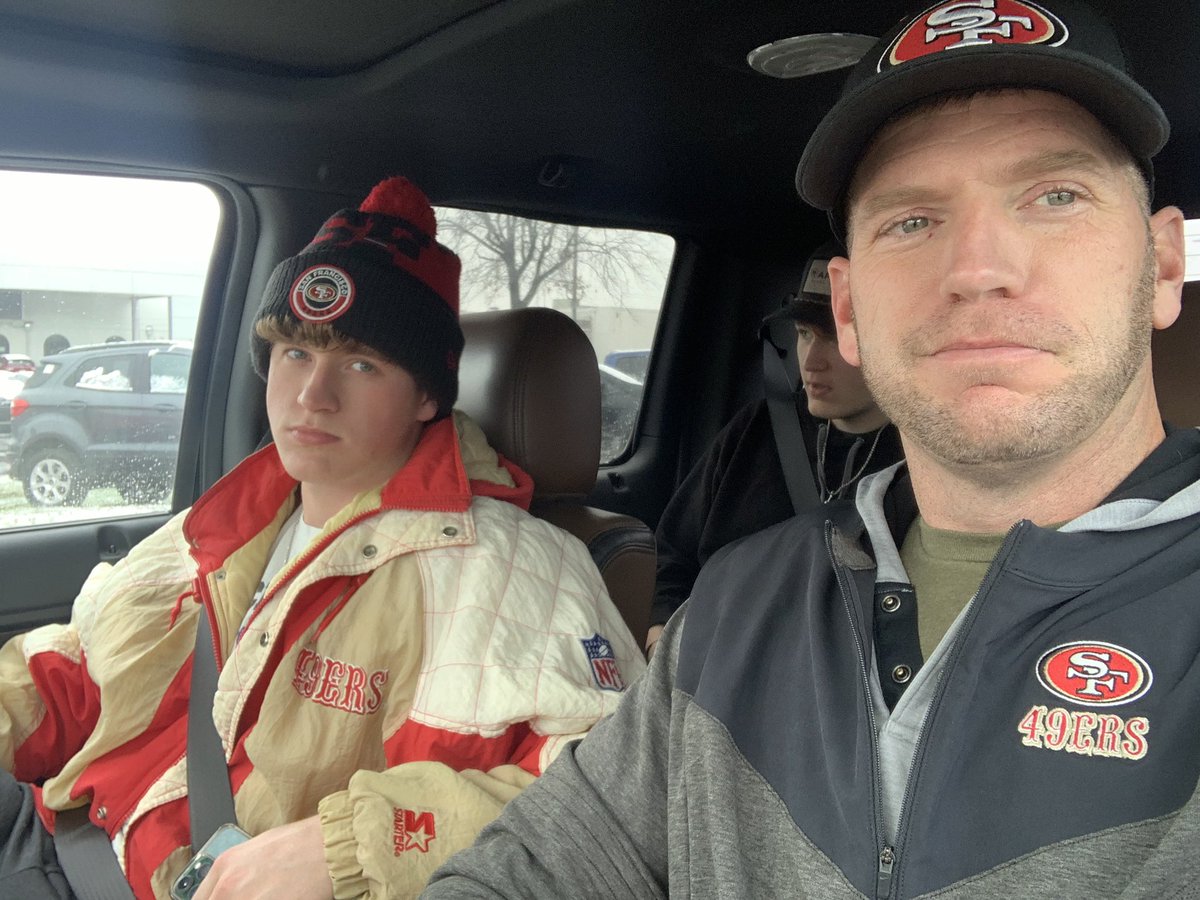 BradCoulter32's tweet photo. Game day! Got those 1994 vibes! #NinersFaithful #StarterThrowback https://t.co/GyjAslDZvj