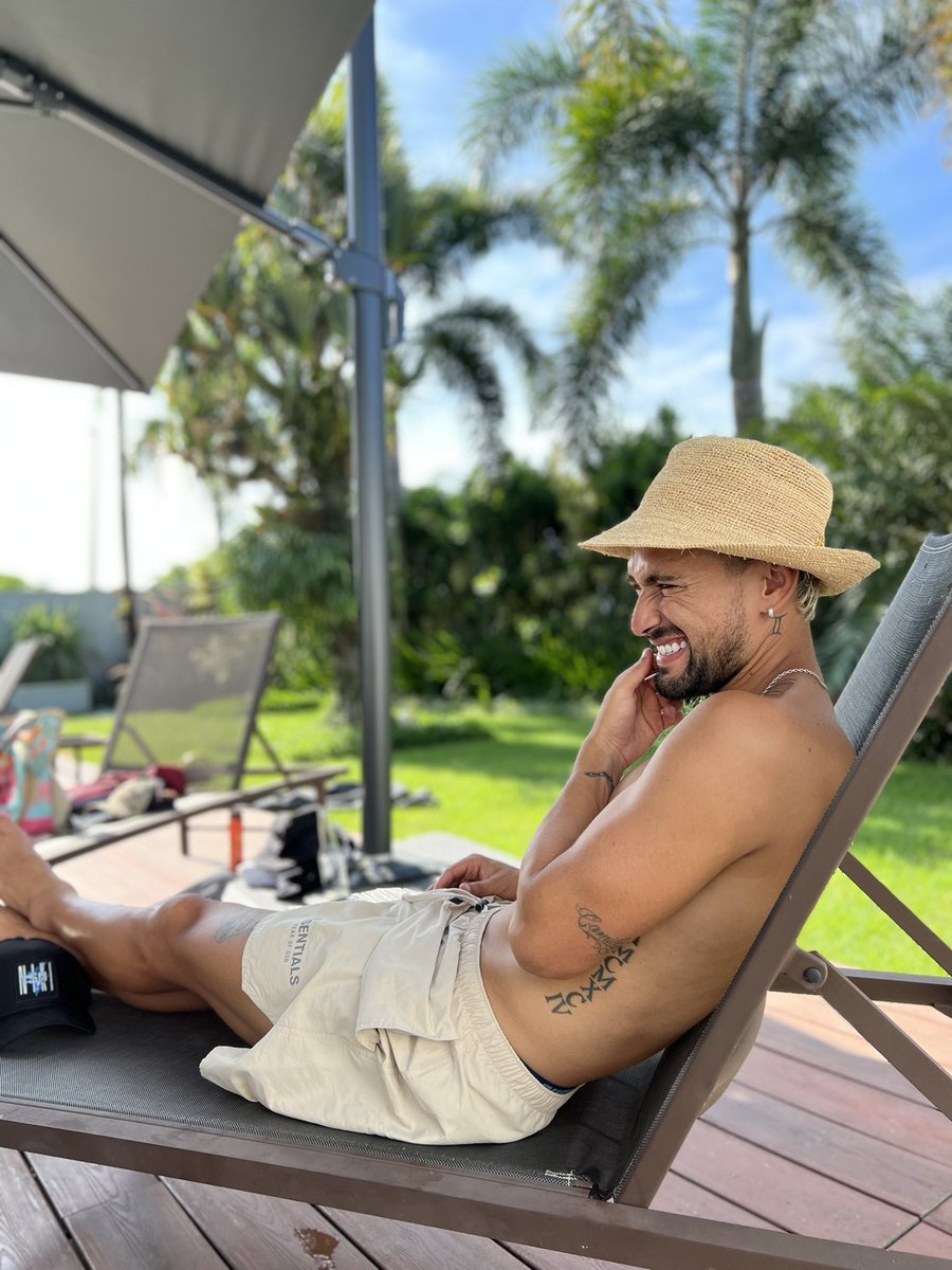 GiorgiandeA's tweet photo. Cidadania ainda não veio mas já tô muito carioca 😂 https://t.co/2NQD316WSx