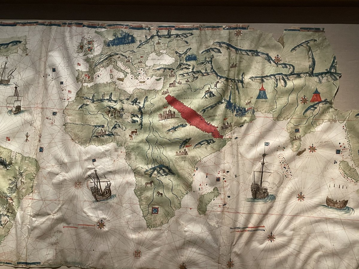 quaggia's tweet photo. Stunning 15-early 16th cent books and maps on display @royalacademy current exhibition of Hispanic treasures, but the Black book of hours beats them all…
Considering how tricky it is to make parchment, imagine having to then stain it black, a whole tome😰 https://t.co/uKuUVpvVIr