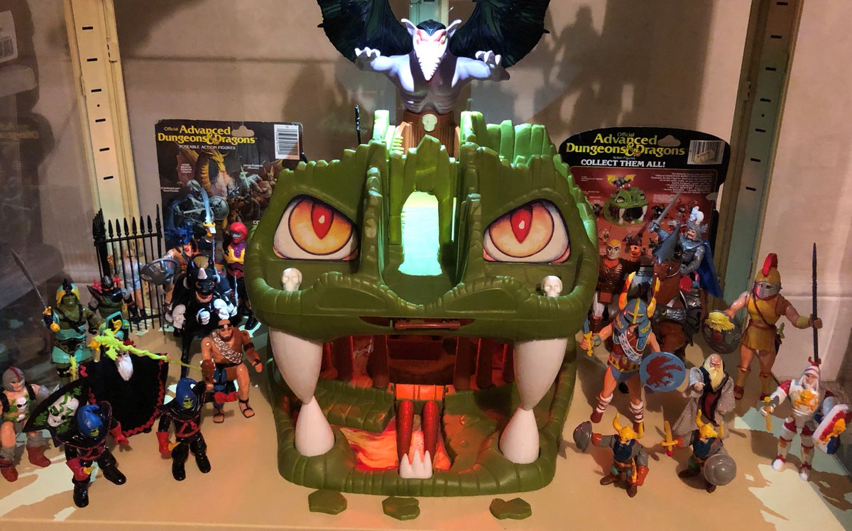 AD&D display tinkering. The Fortress of Fangs is one of my favourite playsets. Heres looking at you baby.
#ad&d #d&d #vintagetoys #80s #80stoys #advanceddungeonsanddragons