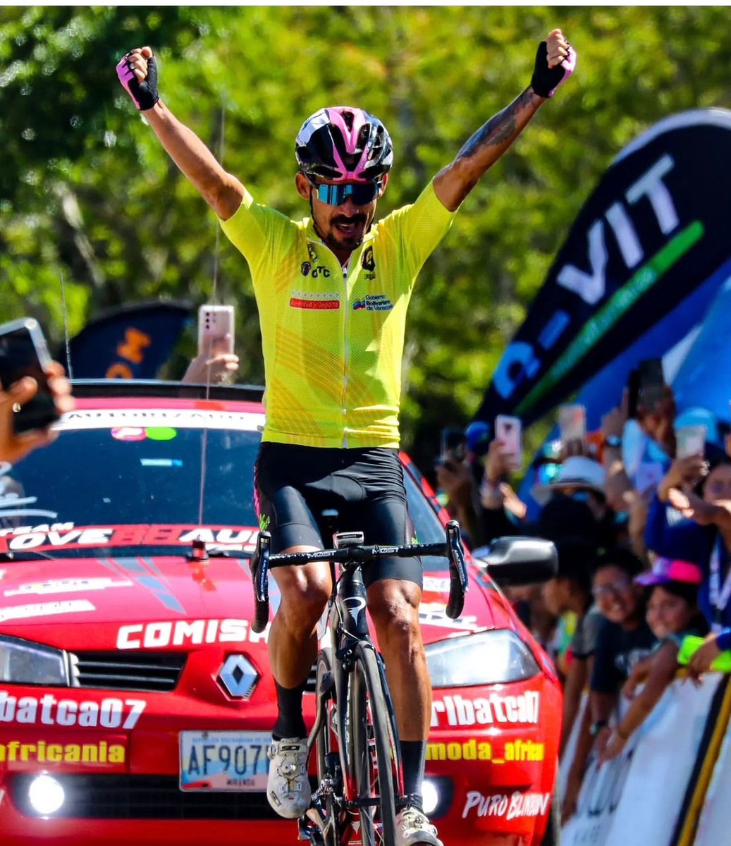 Quiero como alcalde de la ciudad de Mérida y en nombre de nuestro pueblo.

 Felicitar a mi hermano y amigo ciclista Merideño José Alarcón, quién hoy se tituló campeón de la edición de la Vuelta al Táchira.

Felicidades José....!!!
Felicidades Mérida...!!!
#MeridaCiudadDeRetos