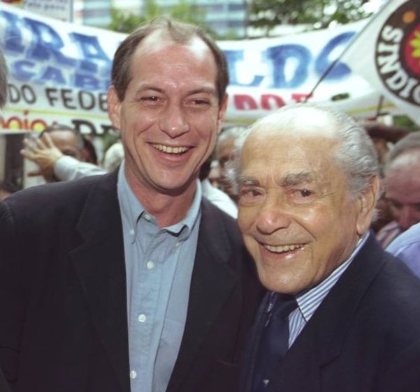 Viva Brizola! Nosso grande brasileiro Leonel de Moura Brizola completaria 101 anos hoje. Seu legado segue atual em nossas mentes e corações: exemplo de luta e amor à Pátria, amor à democracia, amor aos trabalhadores e amor à educação.