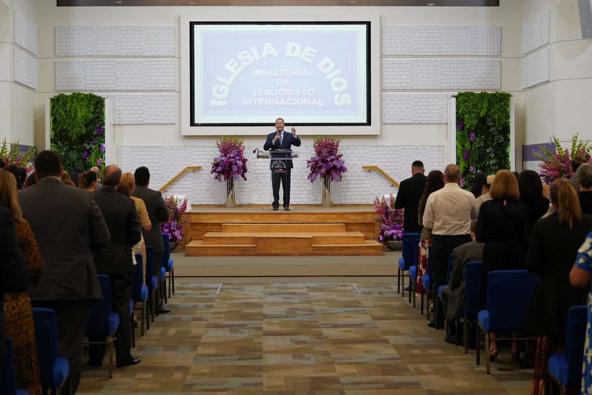 MLPiraquive's tweet photo. Fotografías de la enseñanza titulada "Dios es luz", con la lectura de la Biblia en 1 Juan, capítulo 1,  22 de enero de 2023, Iglesia de Dios Ministerial de Jesucristo Internacional. @IDMJIoficial 

Enlace para ver la enseñanza: https://t.co/RD6bJPxu96 https://t.co/j0zn3SHW2Z