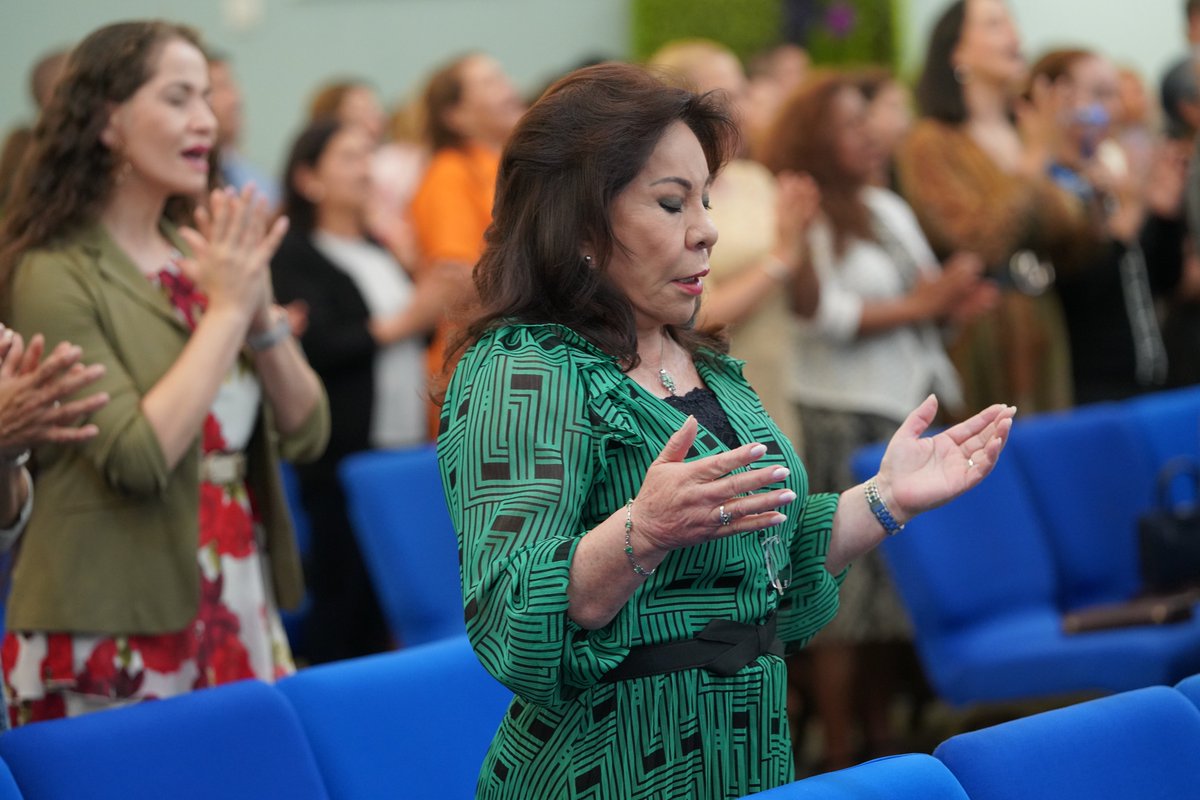 MLPiraquive's tweet photo. Fotografías de la enseñanza titulada "Dios es luz", con la lectura de la Biblia en 1 Juan, capítulo 1,  22 de enero de 2023, Iglesia de Dios Ministerial de Jesucristo Internacional. @IDMJIoficial 

Enlace para ver la enseñanza: https://t.co/RD6bJPxu96 https://t.co/j0zn3SHW2Z