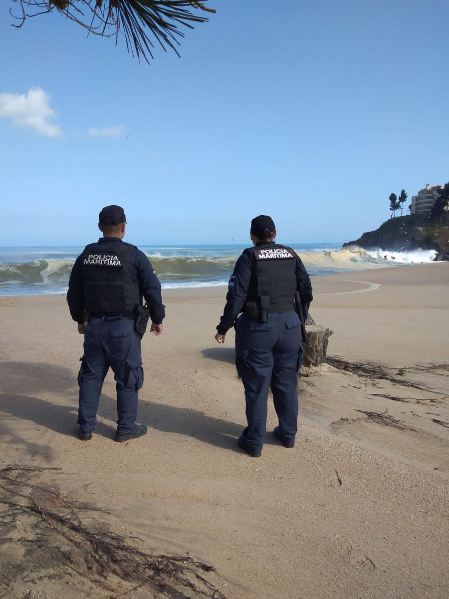 Capuertolir's tweet photo. Autoridad Marítima @Capuertolir intensifica los patrullajes durante este fin de semana, recuerda que nos encontramos con aviso de #marejadas anormales vigente. Se responsable y mantente alejado de sectores del borde costero con rompiente @munitome @radioaguamarina @gm_talcahuano https://t.co/9imIAIF2yf