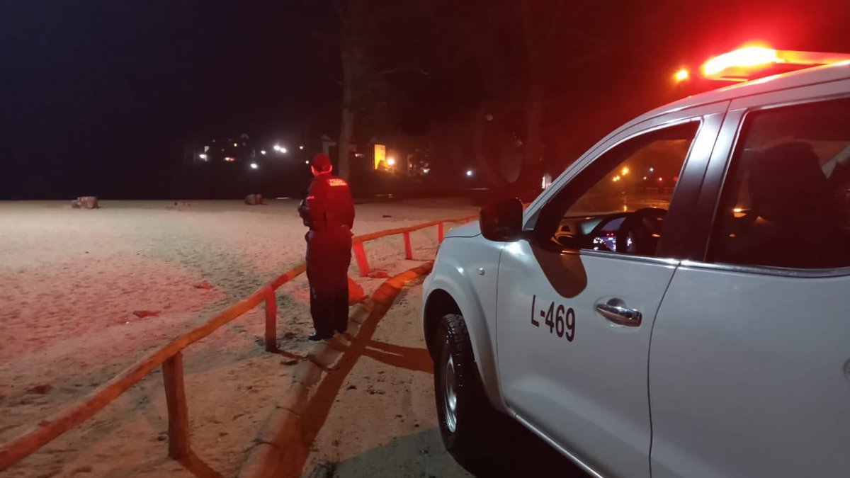 Capuertolir's tweet photo. Autoridad Marítima @Capuertolir intensifica los patrullajes durante este fin de semana, recuerda que nos encontramos con aviso de #marejadas anormales vigente. Se responsable y mantente alejado de sectores del borde costero con rompiente @munitome @radioaguamarina @gm_talcahuano https://t.co/9imIAIF2yf