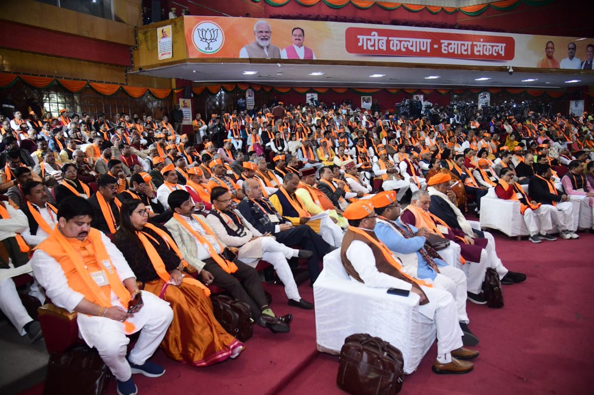 NagendraRvanshi's tweet photo. " अवलोकन, नियोजन, प्रबंधन , मंथन" किसी भी क्षेत्र में सफलता के मुख्य सूत्र हैं। इसी ध्येय हेतु भाजपा उत्तर प्रदेश की एकदिवसीय प्रदेश कार्यसमिति बैठक इंदिरा गांधी प्रतिष्ठान, लखनऊ में संपन्न हुईं।

कार्यसमिति बैठक का उद्घाटन माननीय मुख्यमंत्री श्री @myogiadityanath जी
@blsanthosh https://t.co/7qYoyMy65T