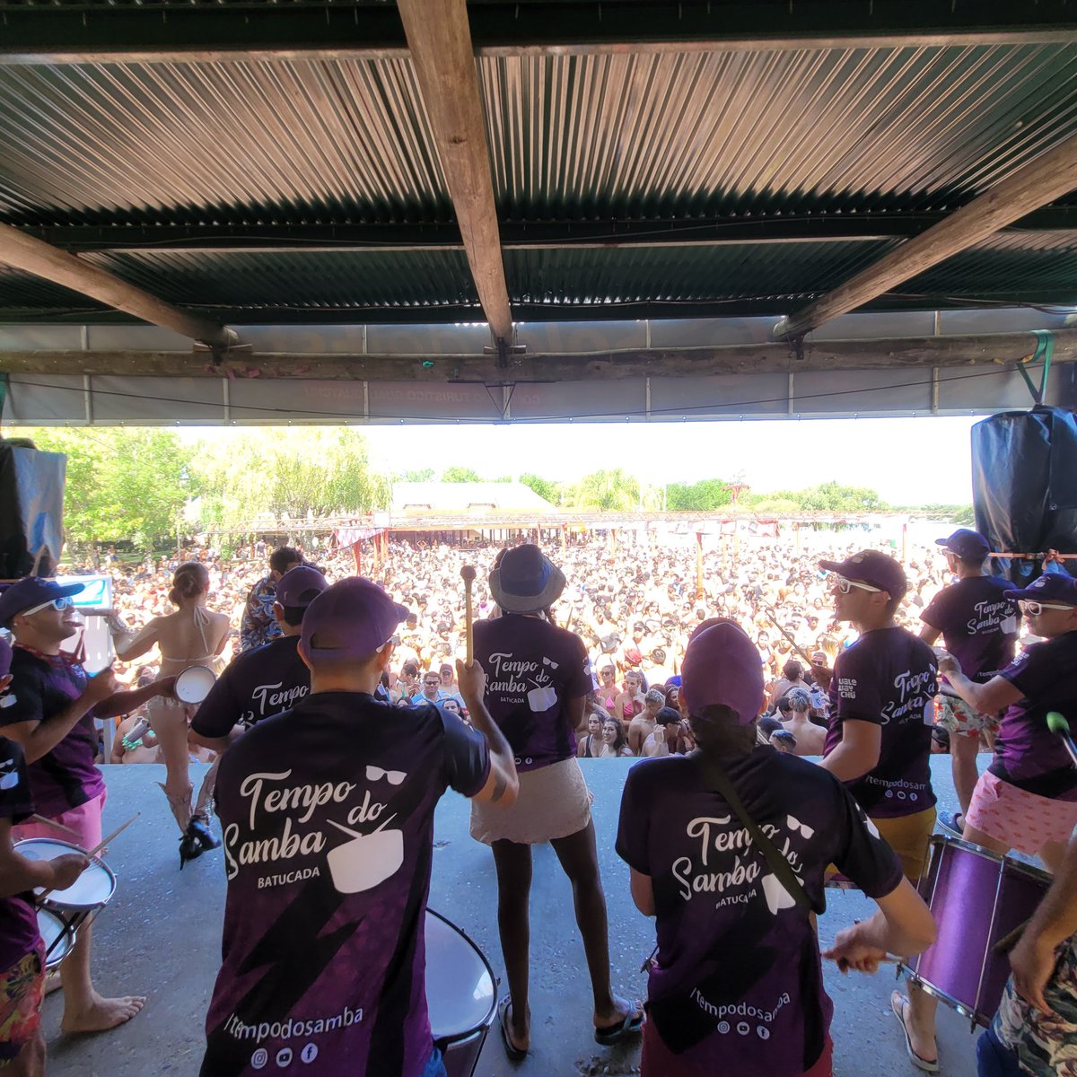 SolardelEste's tweet photo. Carnaval en Solar del Este #ColorFestival #Gualeguaychú https://t.co/NfXfV6TXhJ