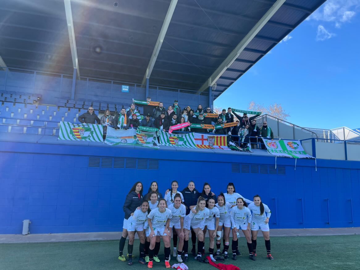 SBvCat's tweet photo. Día para estar apoyando al @CordobaFemenino en la CD Dani Jarque en su encuentro que tenía hoy ante el Espanyol. Muchas gracias por todo y a por la salvación 🤍💚🤍 https://t.co/BOdqkzYr8D