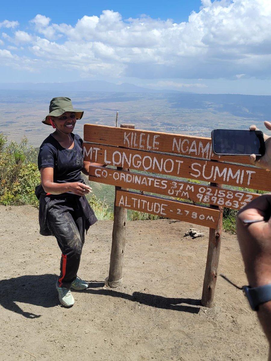 Keep going / keep walking towards your goal
Nothing meangful  in life is easy/ 
Positive attitude/ keep your eyes on the goal 
It’s always worth in the end 
The value of team work 
#hiking