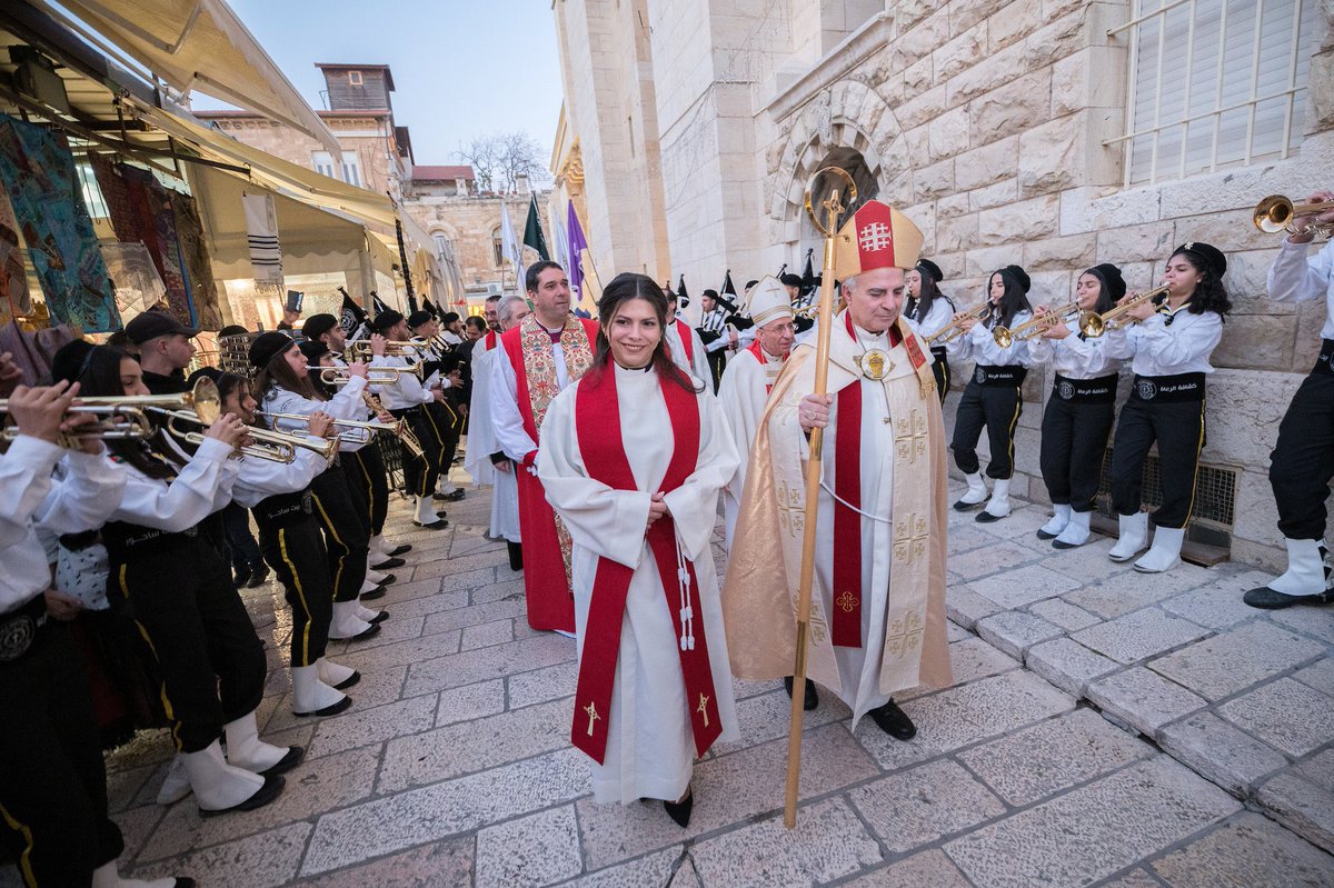 Tvistee's tweet photo. Norwegian church leaders attended the ordination of Sally Azar in the Old City of Jerusalem today. Rev. Azar is the first woman to be ordained in the Evangelical Lutheran Church in Jordan and the Holy Land. Alf mabrouk!
📷@albinhillert https://t.co/YwWexE5hNI