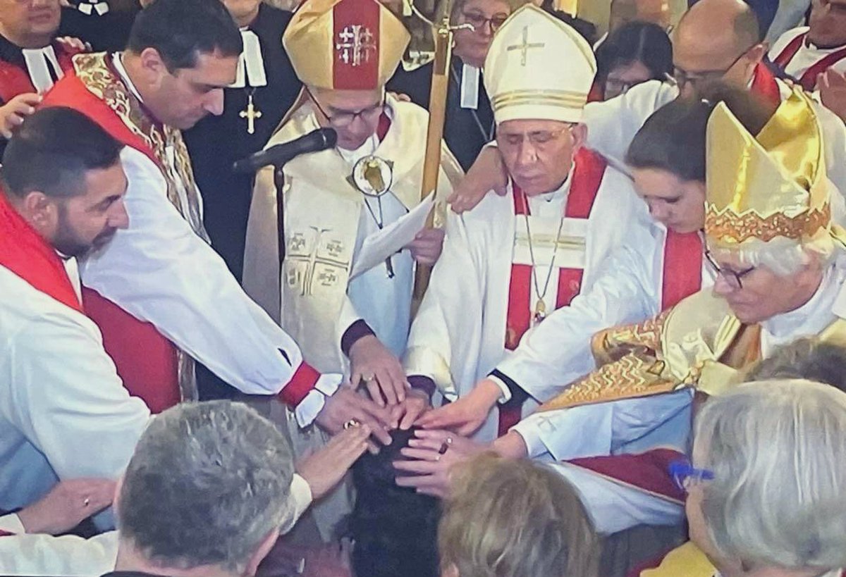 Tvistee's tweet photo. Norwegian church leaders attended the ordination of Sally Azar in the Old City of Jerusalem today. Rev. Azar is the first woman to be ordained in the Evangelical Lutheran Church in Jordan and the Holy Land. Alf mabrouk!
📷@albinhillert https://t.co/YwWexE5hNI