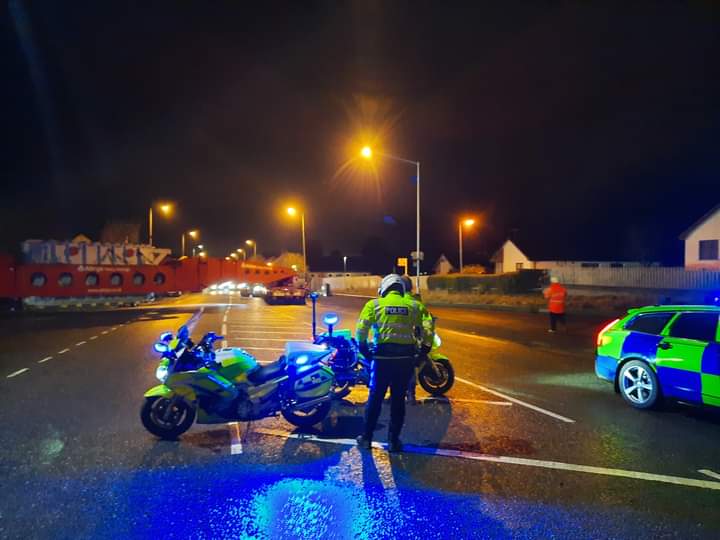 FundTheNINE's tweet photo. Yet another abnormal load from @BelfastHarbour to #Kilroot Power Station.
If #NorthernIreland had the infrastructure in place to allow for heavy rail, these superheavy loads wouldn't need a team of police officer's and road closures to get to their destination.
#HeavyRail https://t.co/gZza5AFRpM