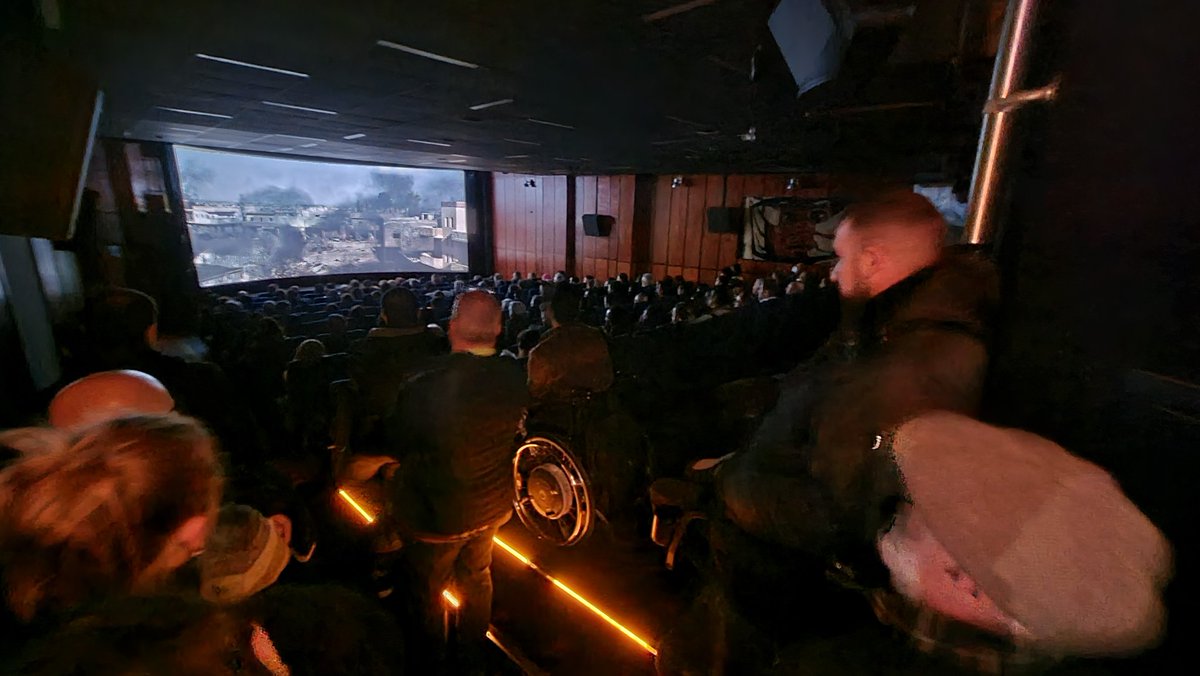 serhad_A21's tweet photo. Ji pêşandana Filma Kobanê @KobaneFilm bajarê Düsseldorf. https://t.co/hSDw6zwPND
