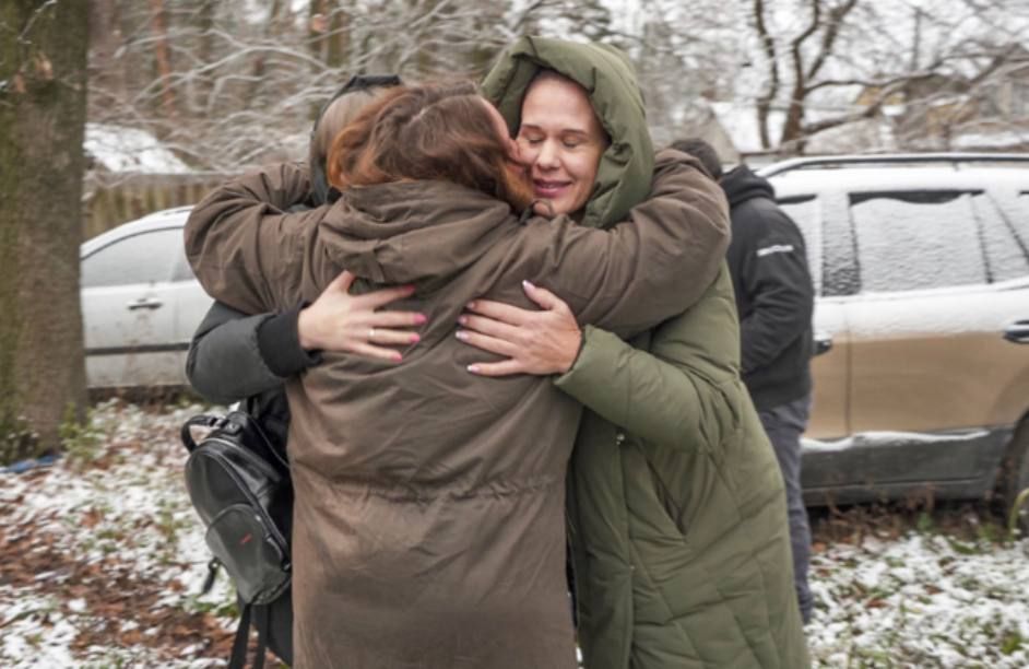 Gerashchenko_en's tweet photo. When we win. When everyone comes home.
I will post countless tweets like this. And there will be countless hugs and happy faces. https://t.co/383LoOOWHL