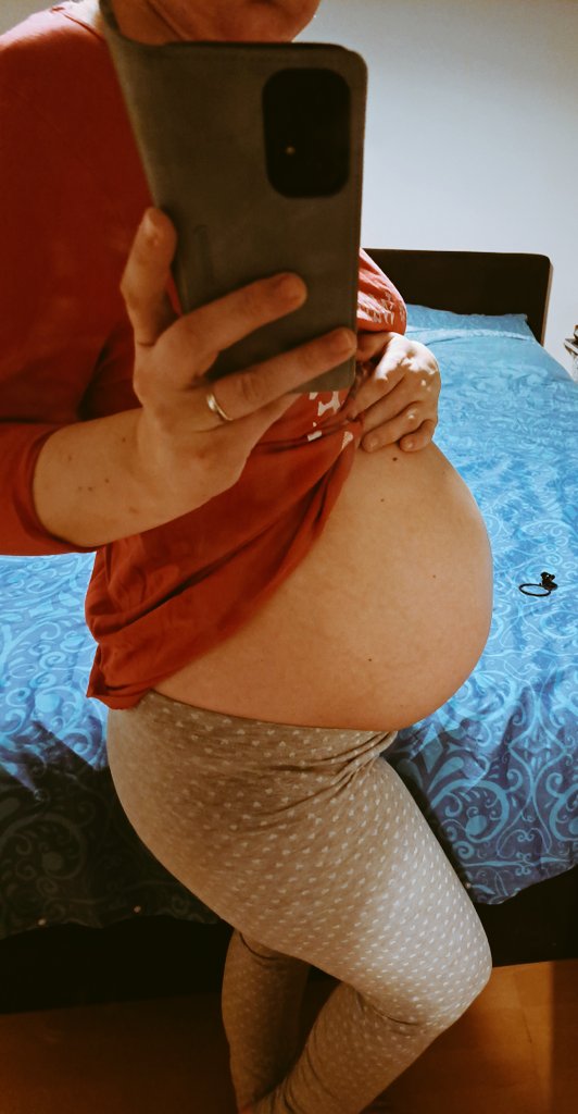 PetraSV92's tweet photo. Het gevoel alsof je op ontploffen staat..
Nog even geduld
#37weken 💙💙 https://t.co/IIP4nAidtU
