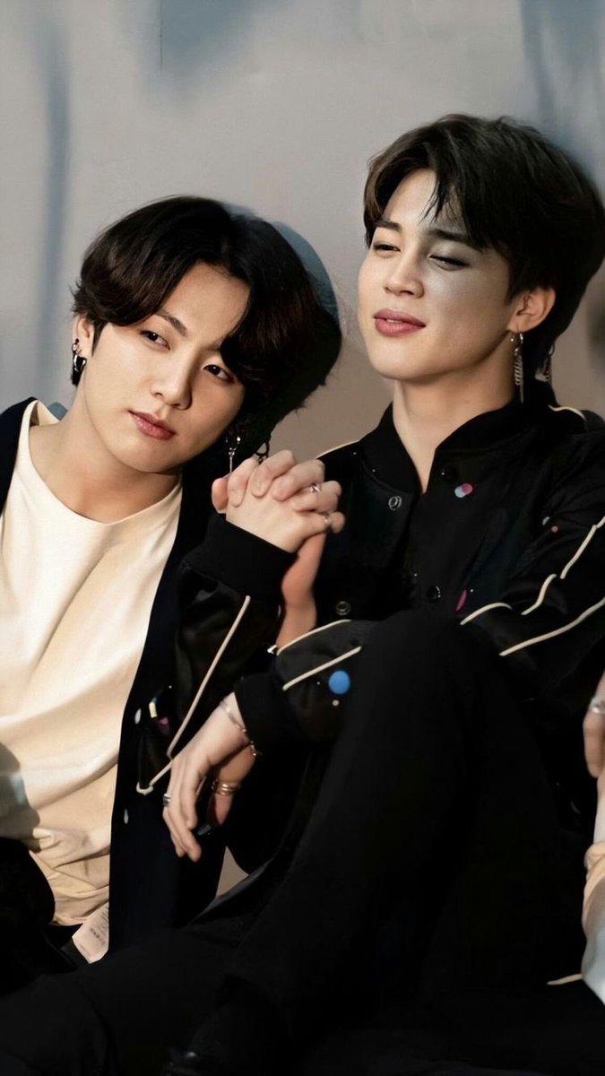 jikookisgod's tweet photo. 👤: Crushımı nasıl etkileyeceğimi bilmiyorum. Herhangi bir tavsiyen var mı?

Jungkook: Crushına bakmaya git ve ona deki, “elimi tut, benimle yemek ye ve benimle lunaparka gel!” https://t.co/ywDpFe7FI1