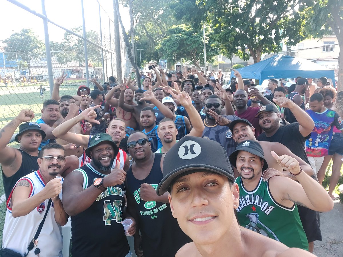 HS_Venta's tweet photo. Difícil Pegar Ein 😝 ✔️ Só Amigo Bom , Carnaval ta chegando .  @Bombardeiopaiol https://t.co/VpMxqxxUWN