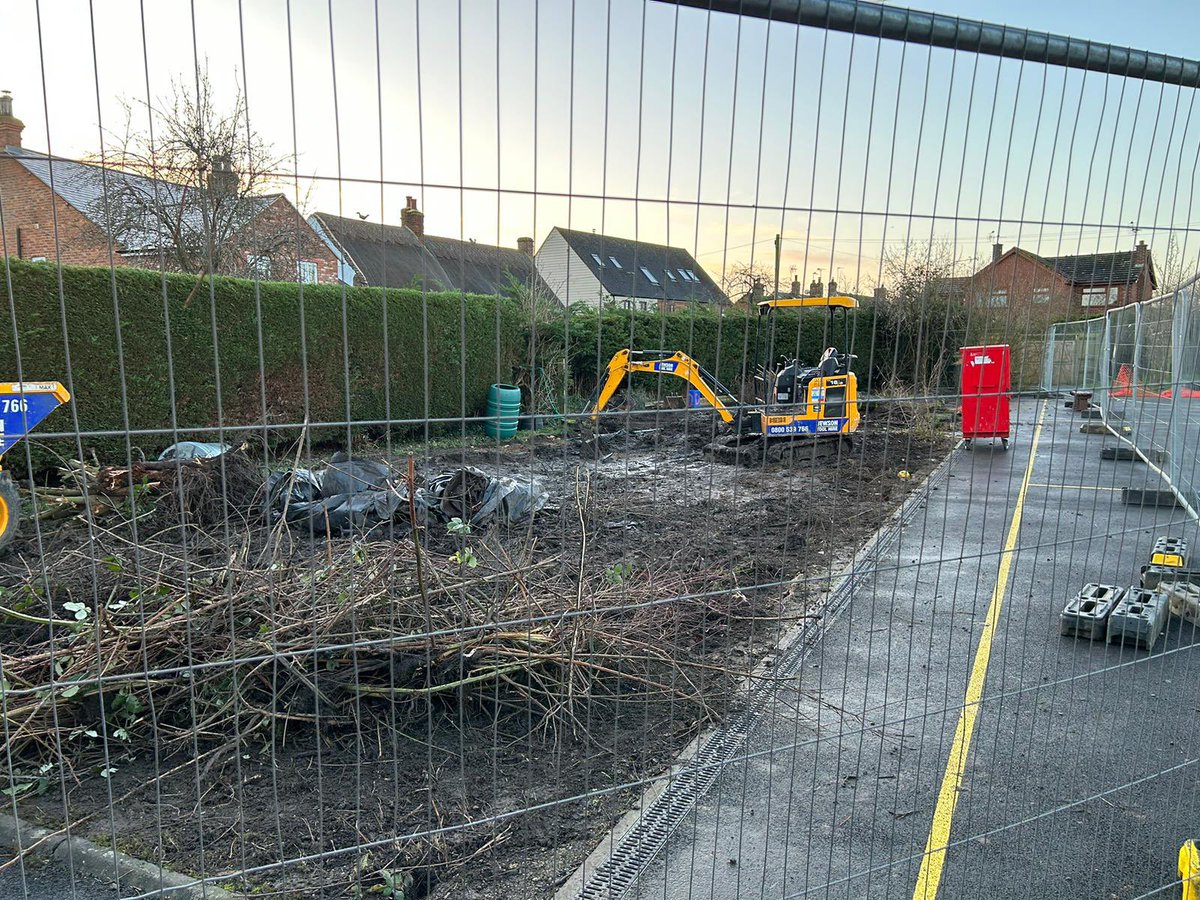 Twyford_school's tweet image. After a week of heavy rain followed by a week of frost and ice, the area for our new garden has now been cleared. @TIMOTAY_PLAY #muddywork #gardendevelopment