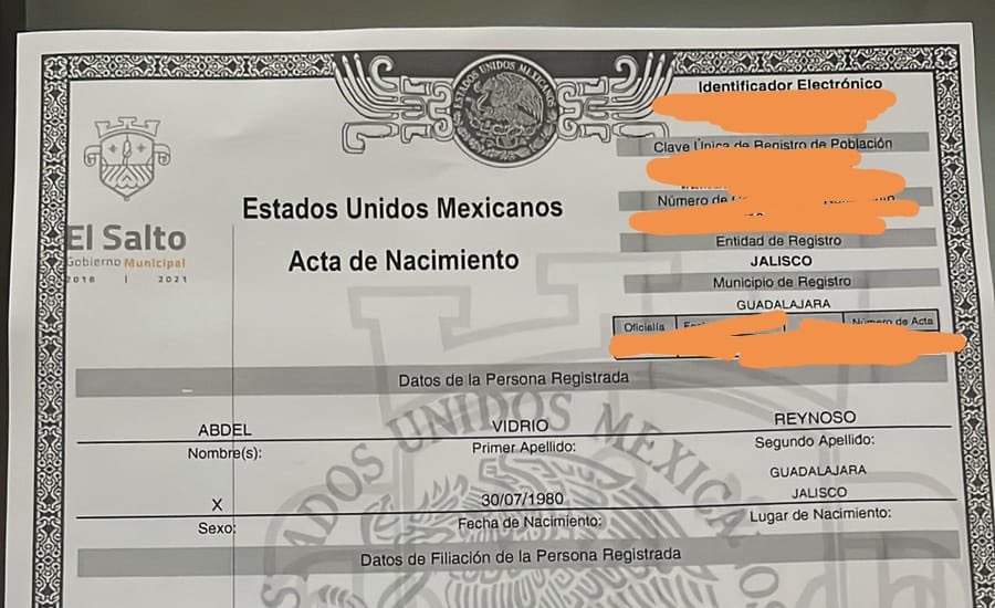 La primera acta de nacimiento NO BINARIO Está mal escrita, debería de decir Acte de Nacimiente del municipio de El Selte, entre otros errores 😂