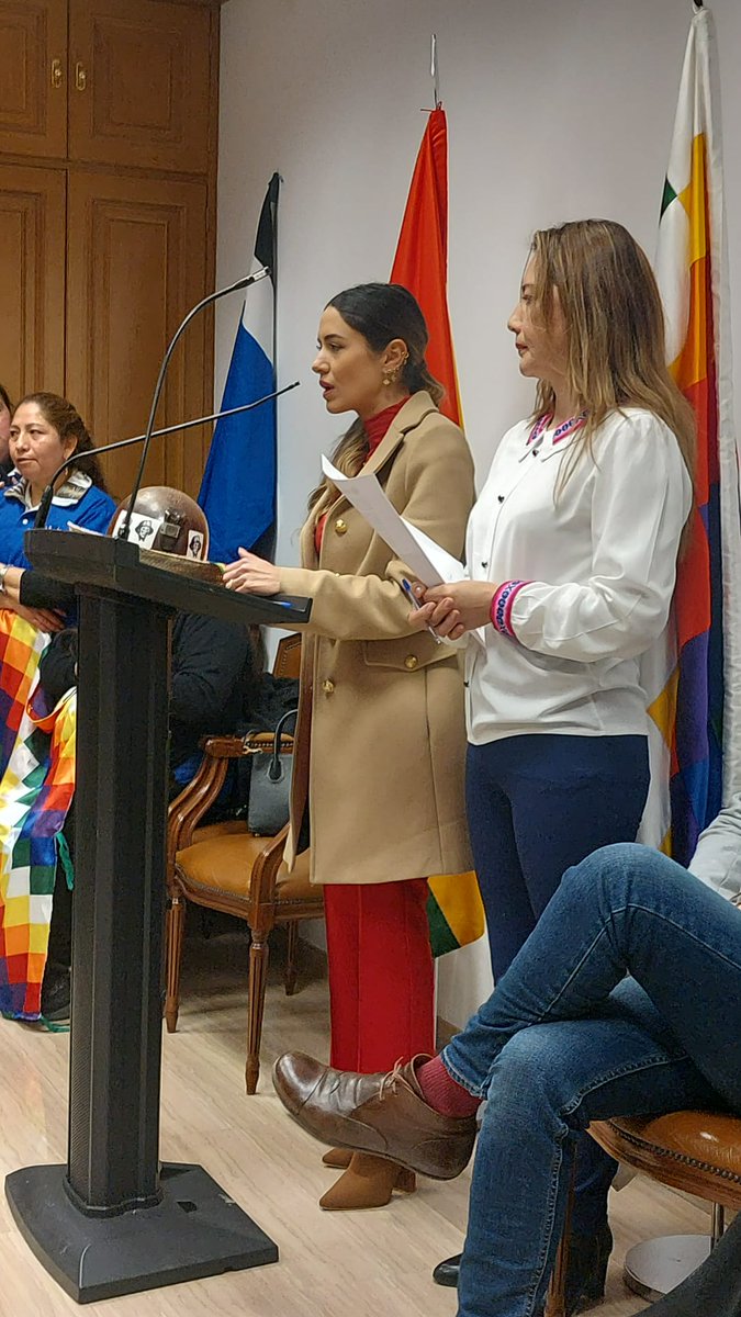MovilizateOrg's tweet photo. Hoy e la celebración de los 14 años de gobierno de izquierdas en Bolivia, con la presencia de la Consul de Colombia y el viceconsul de Honduras. Junto con Movilizate, Plataforma Movilizate, Intersidical Solidaria, EUPV. https://t.co/4fsRwH4j7o