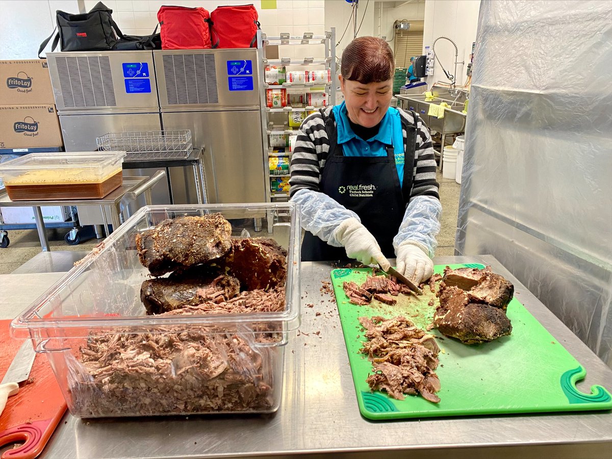 TurlockUSD's tweet photo. 👋 Anna! Did you know TUSD Child Nutrition serves locally farmed, grass-fed beef for elementary school meals? The tri-tip sandwiches are prepared at TUSD Child Nutrition Central Kitchen and will be on the school menus on Tuesday! 🍊 #REALFRESH #TUSD https://t.co/aENlJrFHwX