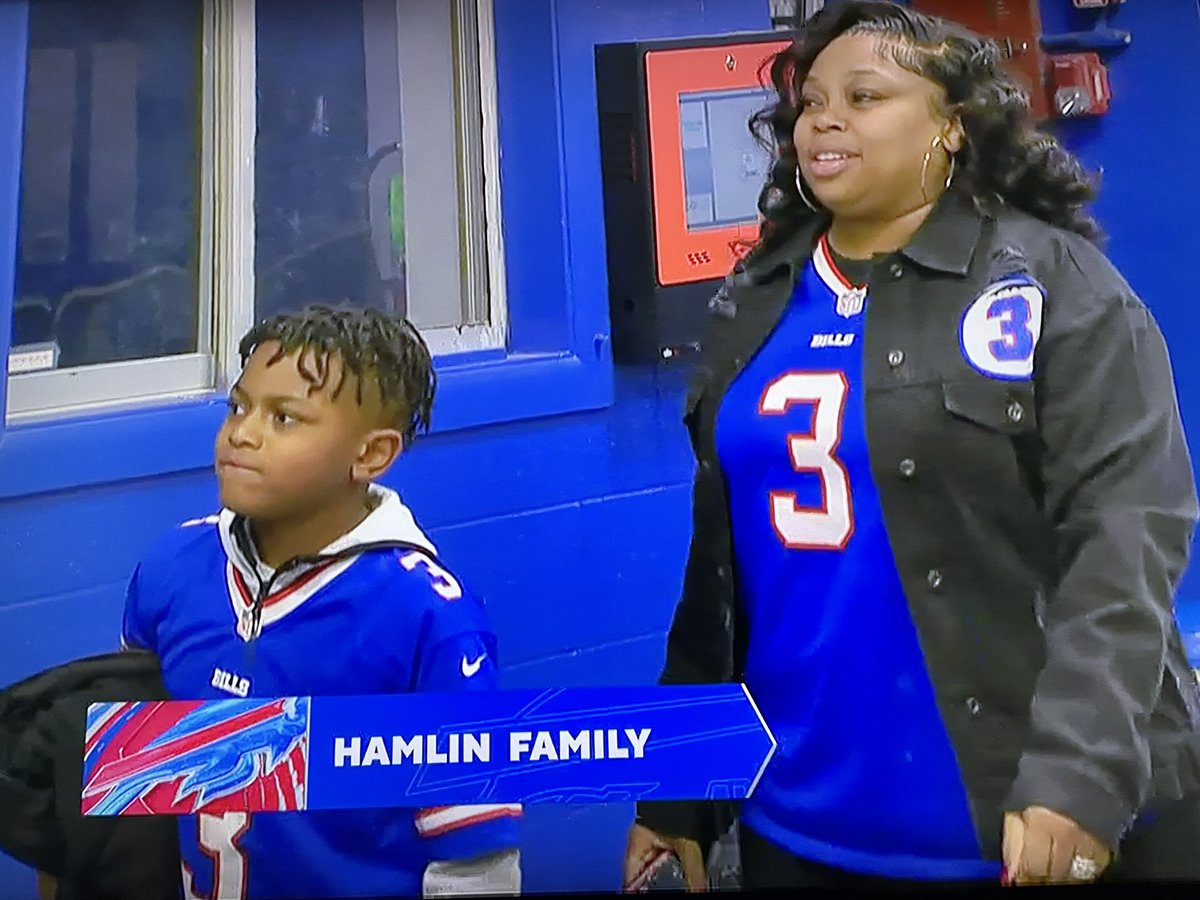 So great to see the Hamlins - all of them - at the stadium! Can’t believe how grown Damir is!!  From that official toddler of #Pitt Football to a proud #Bills Little Brother! #DamarHamlinStrong  #H2P 💛💙❤️ #BillsVsBengals