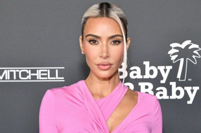 Bossip's tweet photo. #BucketListDream: Kim Kardashian Surprises Harvard Business Students With Guest Lecture https://t.co/067CQksTLJ https://t.co/aX50soGGyN