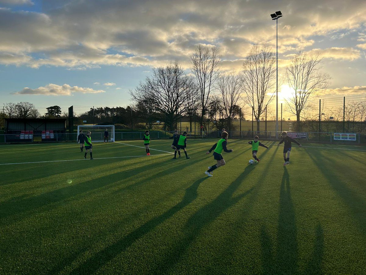DunottarSport's tweet photo. On Friday our Year 7βs were treated to the use of @South_ParkFCβs 4G pitch due to frozen ground at our usual training venue. A phenomenal surface and venue. Thank you ππ½ #BeInspired #TheDifferenceIsDunottar https://t.co/gc7zIaDkKF