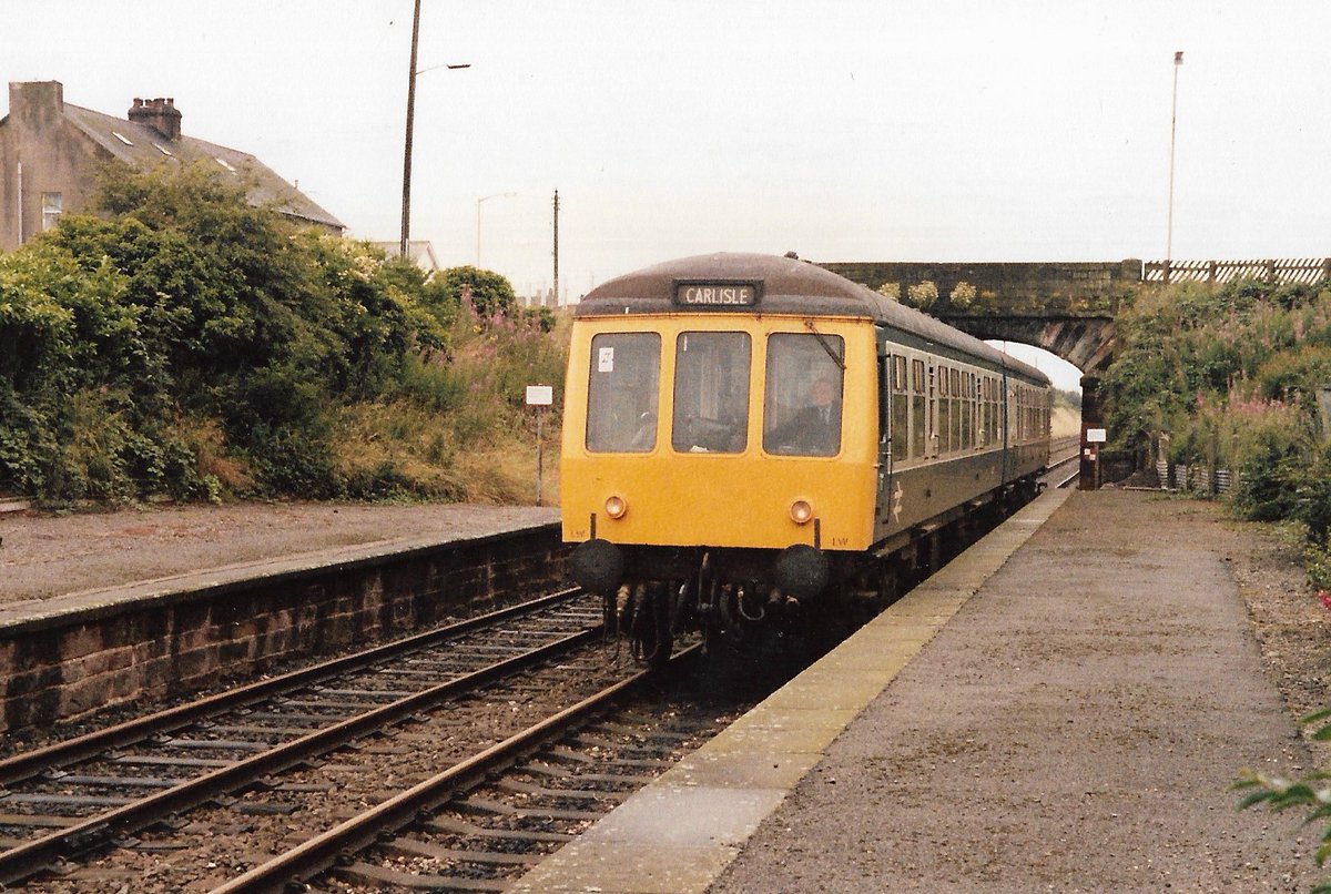 SalopianLyne's tweet image. Aspatria Station 13th August 1986
The 08:55 Preston to Carlisle service arrives formed of Kingmoor Depot's Class 108 2-car DMU 54235+53951
Probably not many passengers doing the full journey!
#BritishRail #Class108 #DMU #Aspatria #Cumbria #Preston #Carlisle #trainspotting
