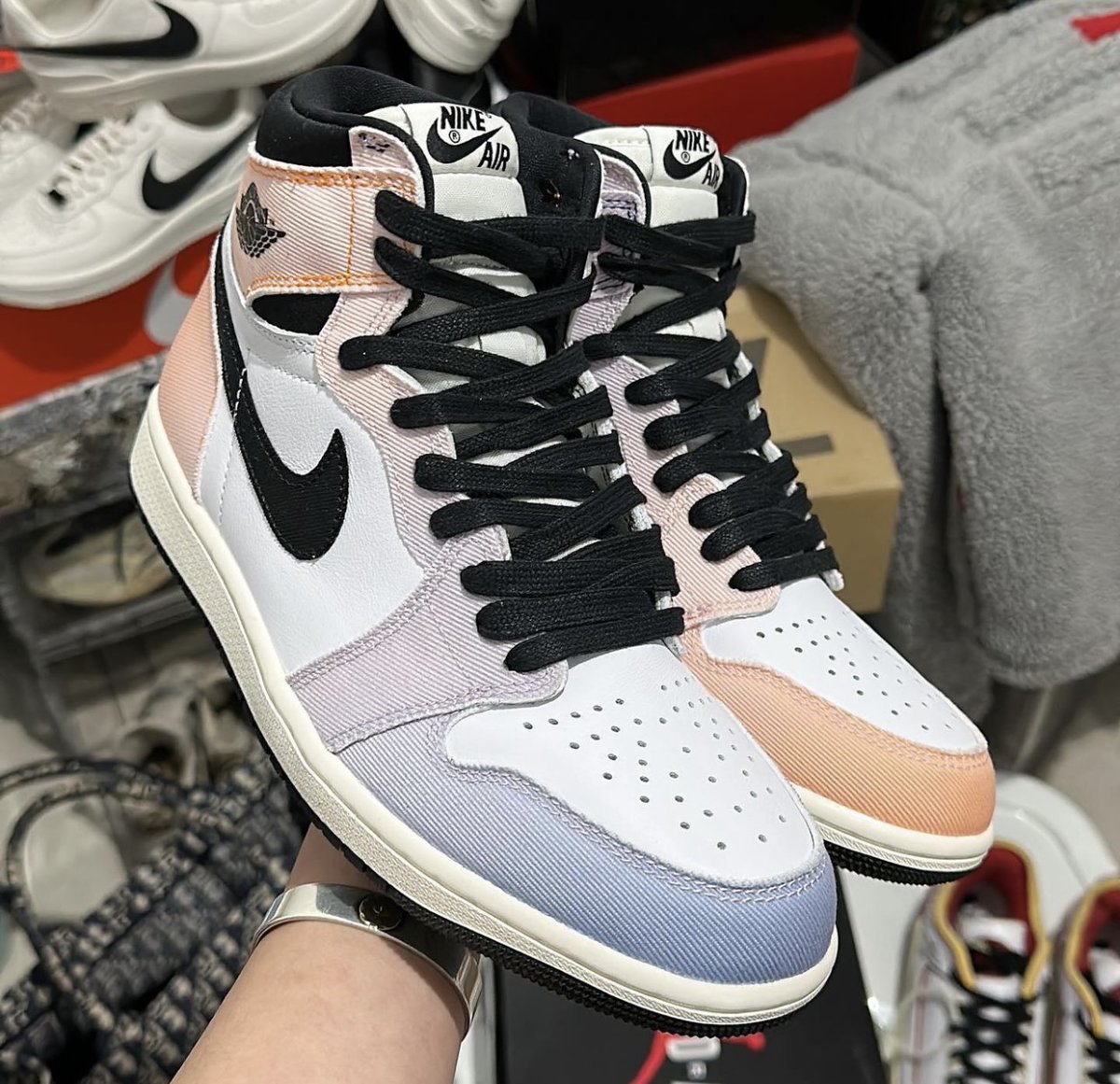 SneakerScouts's tweet photo. Release Date: Air Jordan 1 High OG 'Skyline' - March 18, 2023 |$180| #SneakerScouts 

https://t.co/dVMyon2hMD https://t.co/8L9VyObipj