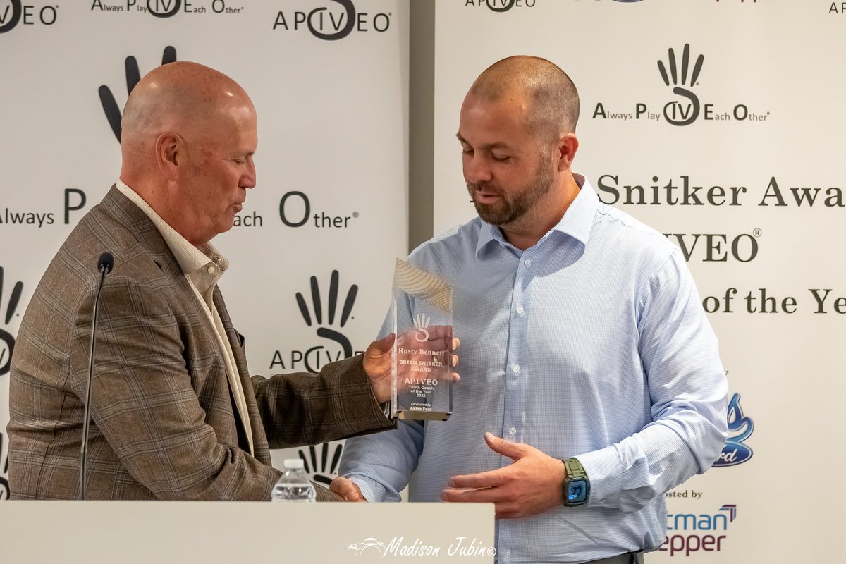APIVEO's tweet photo. Congratulations @CoachBennett24!!
2022 Brian Snitker Award : : @APIVEO Youth Coach of the Year sponsored by @AkinsFordGA
Thank you Brian and Ronnie Snitker, @BillShanks and the wonderful people at Akins Ford and @troutmanpepper for helping create a very special evening!
#APIVEO https://t.co/FOHrfp6Qiv