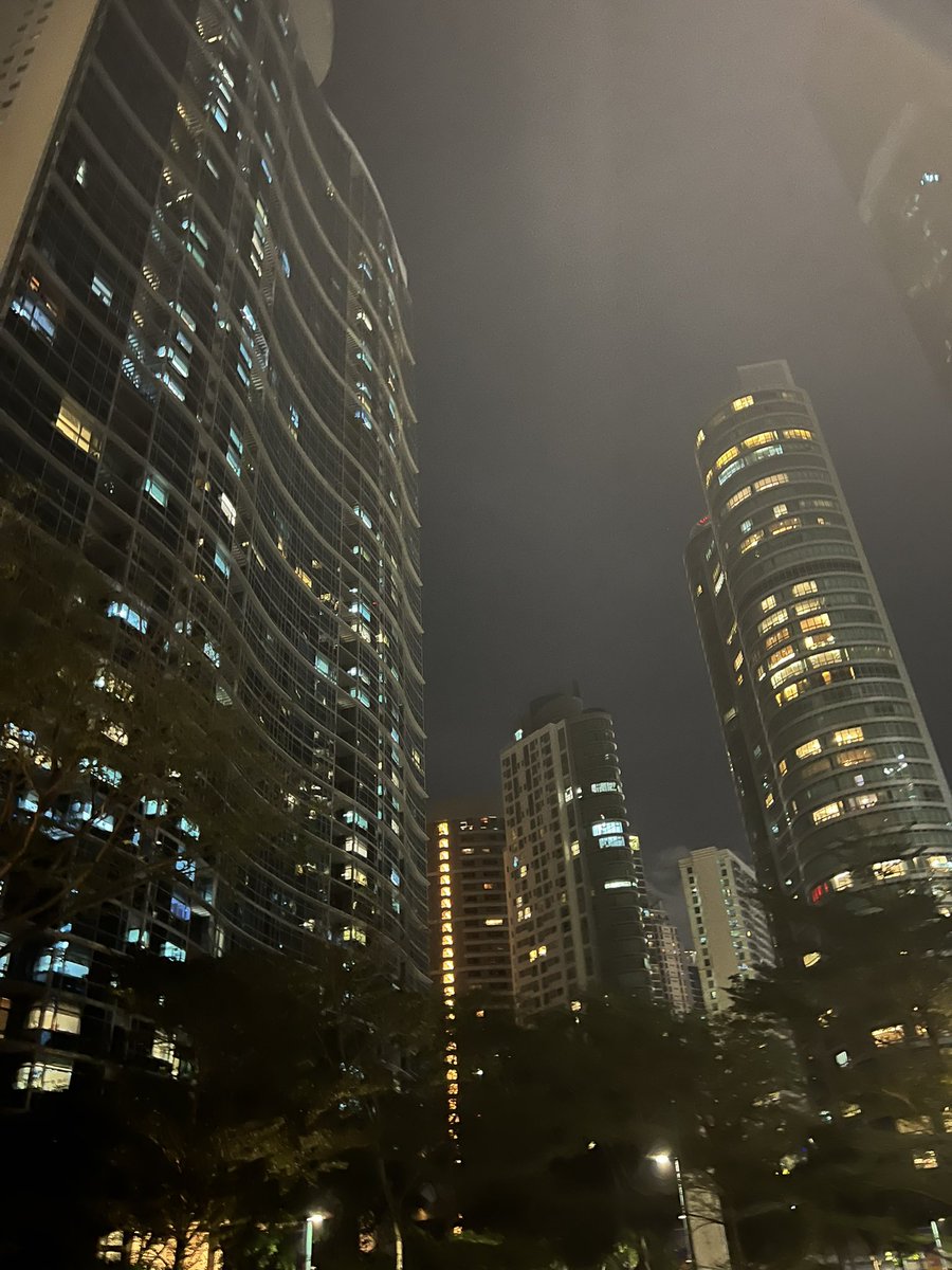 MichikoYuda's tweet photo. I like BGC at night #philippines #manila #bgc https://t.co/WpKk5CfOgY