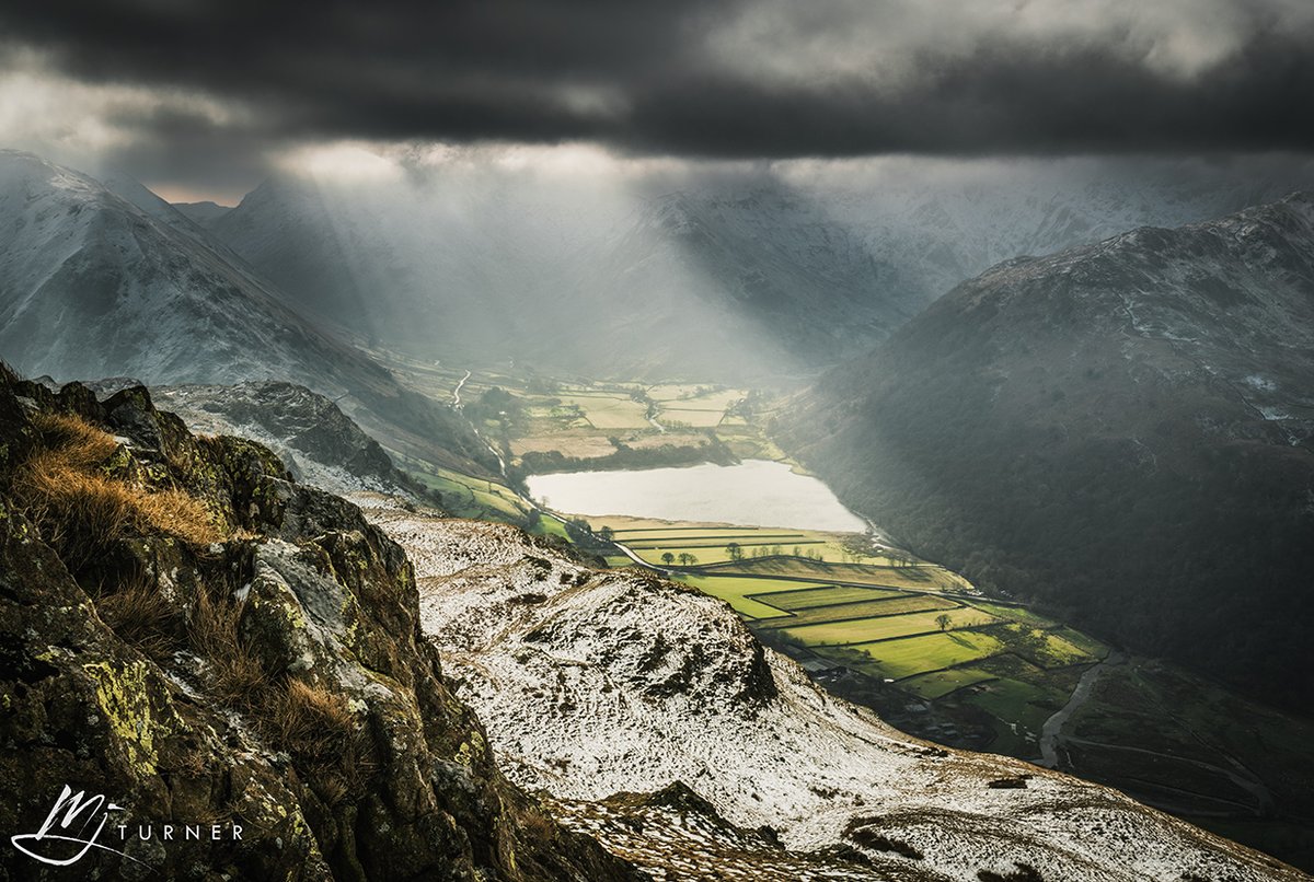 MJTurnerPhoto's tweet photo. An atmospheric view of Brothers Water yesterday, captured from Angletarn Pikes. It was well worth braving the brisk and baltic wind 🥶
#LakeDistrict #Cumbria #BrothersWater #AngletarnPikes #LakeDistrictNationalPark #CumbriaGuide https://t.co/YkhwFoHBcc