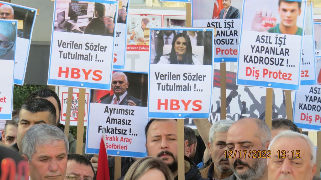 KabineTaşerona Kulakver 120 bin Taşeron işçi kadro bekliyor tüm herkesi toplumu ilgilendiren bu konu artık <a href="/vedatbilgn/">Vedat Bilgin</a> <a href="/hakismahmut/">Mahmut Arslan</a> <a href="/turkiskonf/">TÜRK-İŞ</a> <a href="/csgbakanligi/">T.C. Çalışma ve Sosyal Güvenlik Bakanlığı</a> <a href="/Akparti/">AK Parti</a> <a href="/herkesicinCHP/">CHP 🇹🇷</a> <a href="/iyiparti/">İYİ Parti</a> @arzuerdemDB çözülmeli