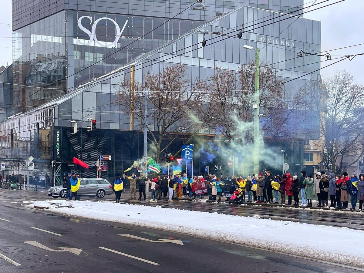 anna_20_04's tweet photo. day of unity of #Ukraine️ in #Vienne #Austria https://t.co/g8ECfpJrEV