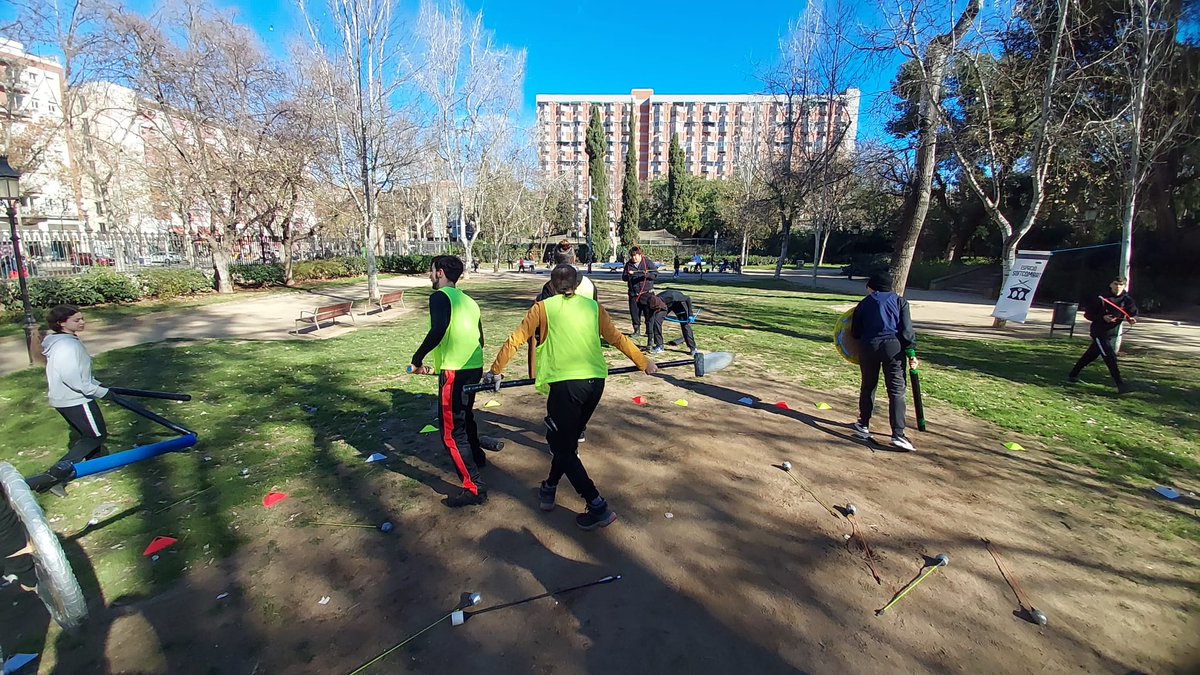 SoftBCN's tweet photo. Softcombat i Jugger a Barcelona.
T'apuntes a practicar amb nosaltres?
#LARP #juggerbarcelona #bcnjugger #activitats #joventut #espaijove #meetup #softcombatbcn #medieval #softcombatspain #rolenviu
#jovebarcelona #jovebcn #fantasy #costume #cosplay #larper #rev #fantasylarp https://t.co/XDetLJVYJq