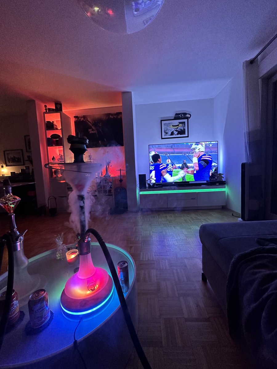 iNiico_'s tweet photo. Kann losgehen 👌🏾 Pfeife rennt 💨 fehlt nur noch der kickoff 🏈 #jedenverdammtensonntag #ranNFL #ranNFLsuechtig @ransport @Icke41 @jakobjohnson @JayPietsmiet https://t.co/TcCyQNpuAc