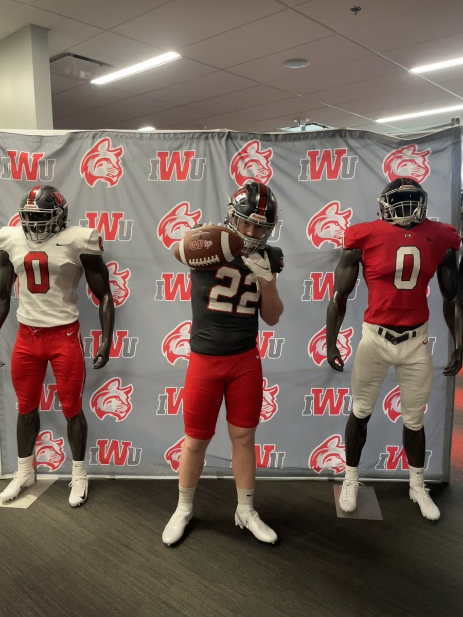AJSchafer22's tweet image. I want to thank God, Family, teammates and coaches for everything!! Blessed to announce that I will be continuing my athletic and academic career at Indiana Wesleyan University!!! @CoachBeyerIWU @CoachRufener @CoachBlairIWU @Coach_Rode