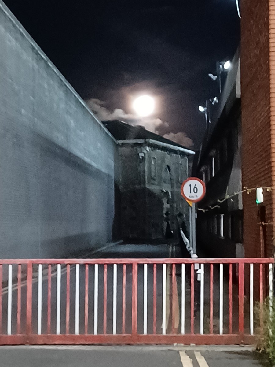 The.moon over Mountjoy Jail, Dublin @PhotosOfDublin @OldDublinTown @northcircular_