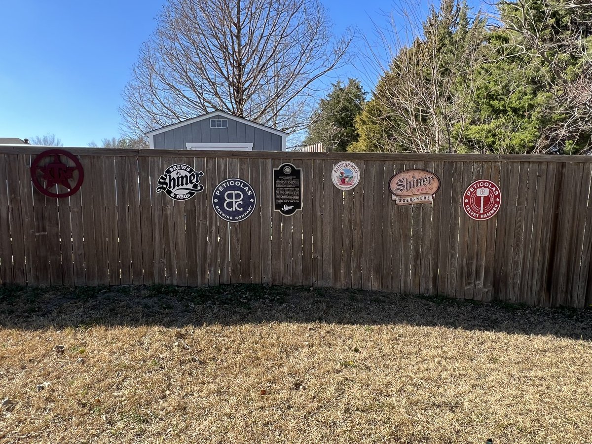 bigdaddyj66's tweet photo. Saw this @ShinerBeer sign awhile back @HurtadoBBQ and I had to have it. Delivery has been delayed because I was relying on family 😂. Fits in well with the other @Peticolas and #StArnolds signs. #GigEm https://t.co/5OdHzOxt6H