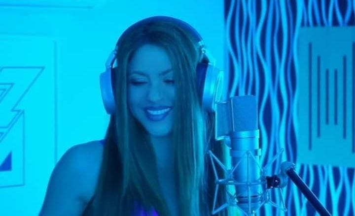 Vic_Mmendez2797's tweet photo. Que loco como Shakira usó la rima de "yo valgo pos dos de 22" para lanzarle la indirecta a Clara Chia de que había una más. Reina Shak, como siempre. https://t.co/977RjznrhO
