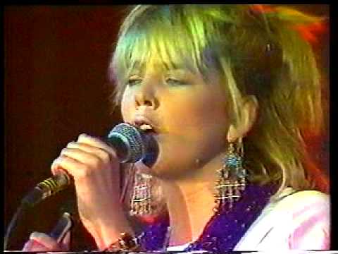 321Kieran's tweet image. 🚨On the #NovaGuestlist ALL-IRISH hour;🇮🇪☘️
💎Classics by @OfficialAslan @InTuaNuaBand #FatimaMansions @KerbdogOfficial &amp;amp; more;
🔥NEW @PerleeMusic @NewPagansBand @SwimmersJackson &amp;amp; @ArboristMusic;
🎶+ @LankumDublin @BellX1 #Kaydee @U2 &amp;amp; more!
📻Live on @RadioNova100 now!